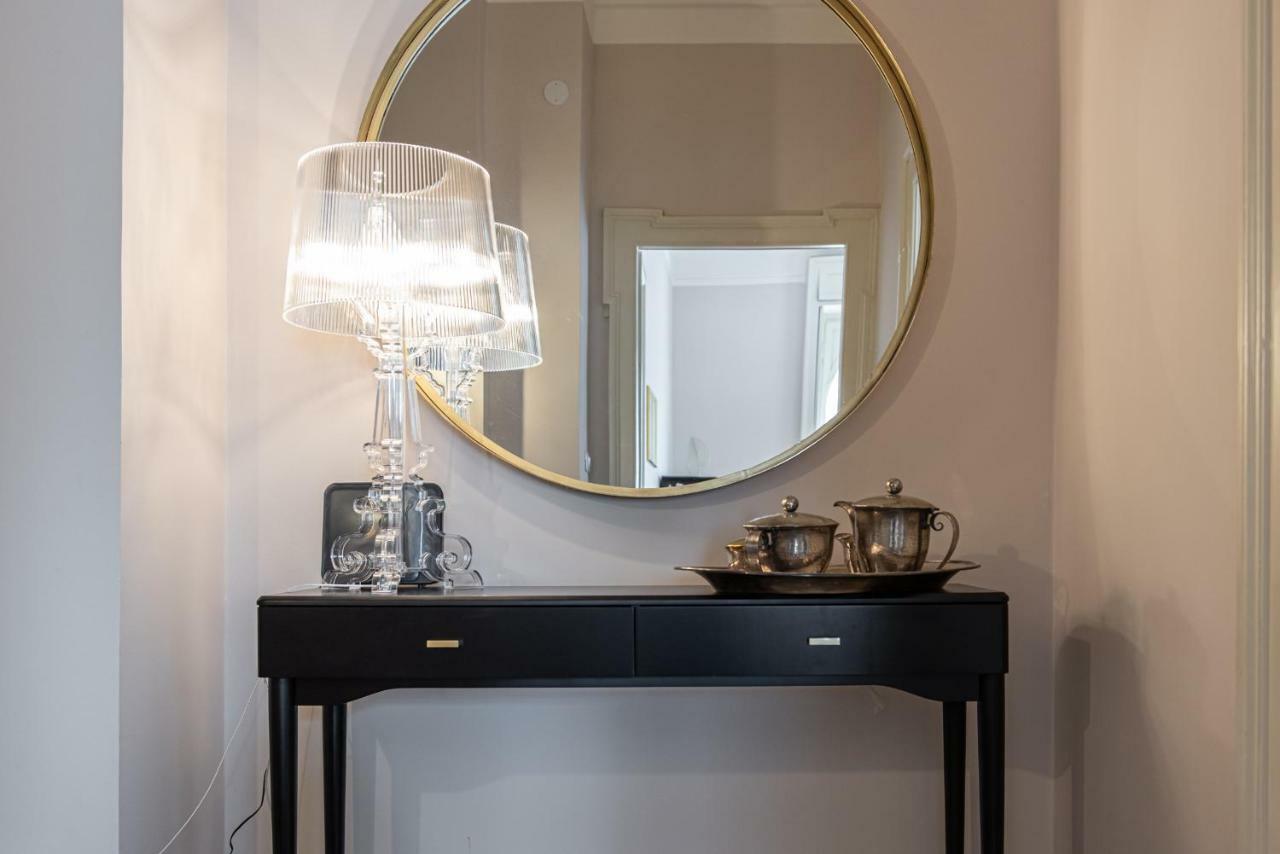 Joivy Sophisticated 3-bed Flat With Desk Apartment Mailand