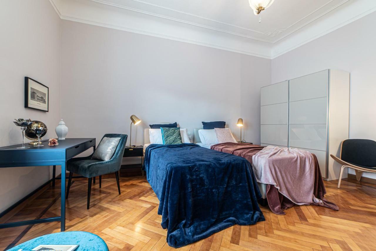 Joivy Sophisticated 3-bed Flat With Desk Mailand